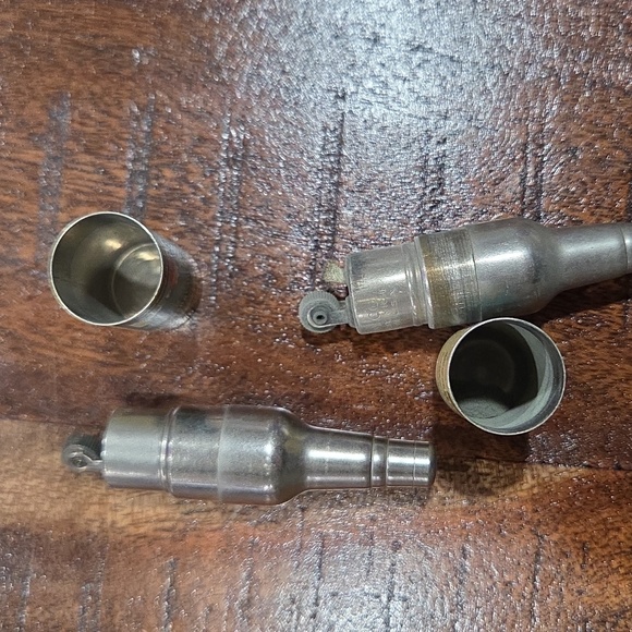 Vintage Seagrams Silver Bottle Accents Lighters - Picture 6 of 7